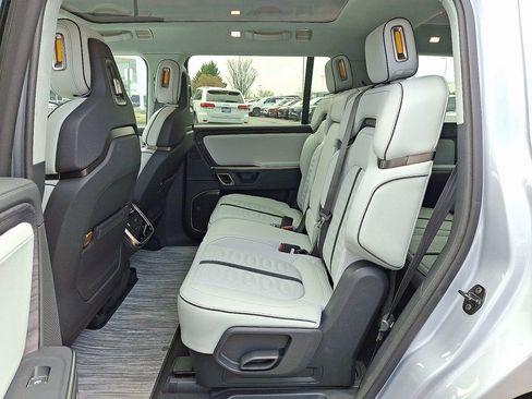 Used 2024 Rivian R1S Adventure image 9