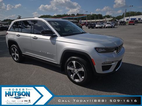 Used 2024 Jeep Grand Cherokee Limited w/ MOPAR Finishing Package AWD/4WD image 4