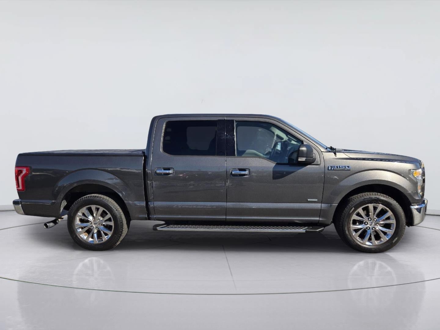 Used 2015 Ford F150 XLT w/ Equipment Group 302A Luxury RWD image 4