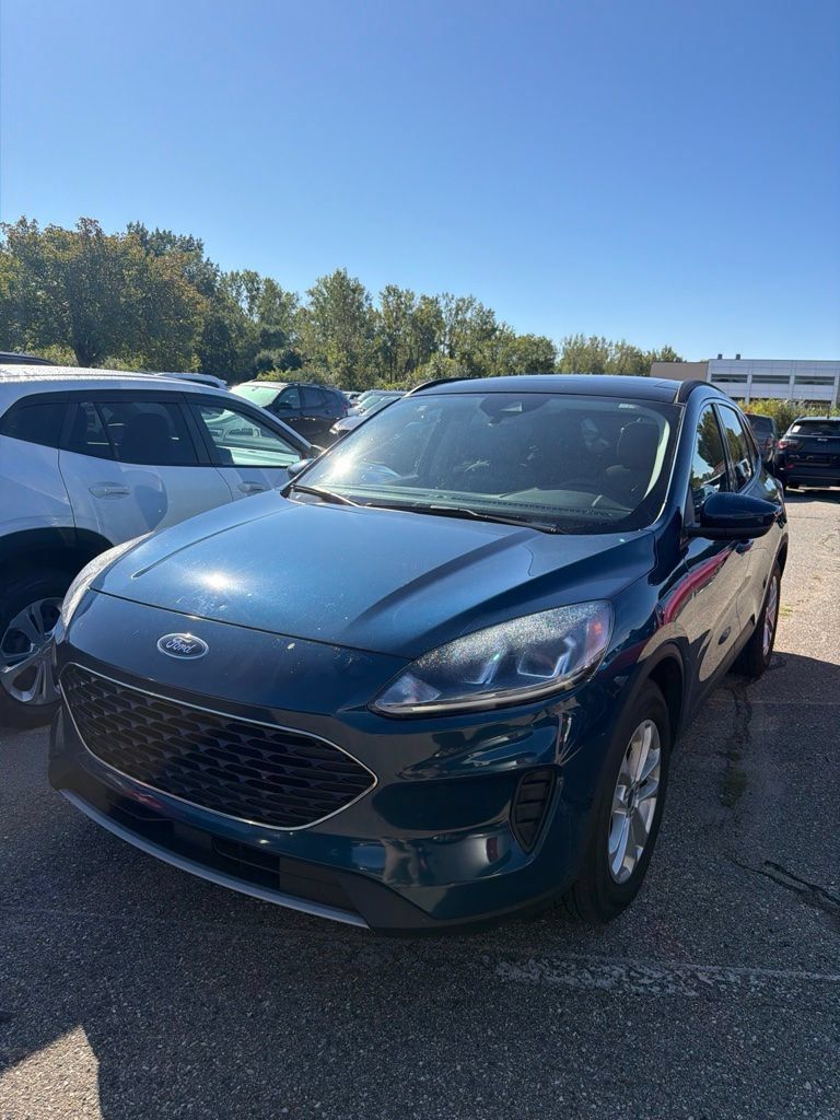 Used 2020 Ford Escape SE FWD image 1