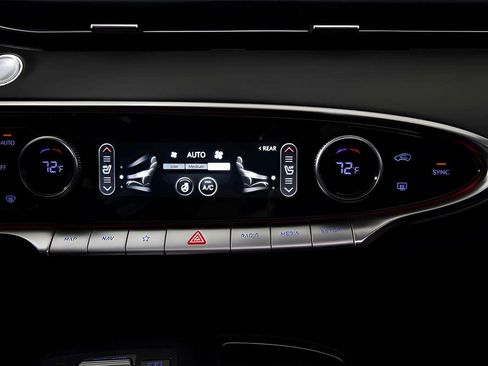 Used 2025 Genesis GV70 3.5T Sport AWD/4WD image 16
