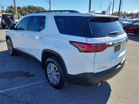 Used 2022 Chevrolet Traverse LT image 3