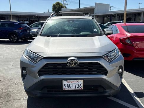 Used 2021 Toyota RAV4 XLE w/ Convenience Package FWD image 2