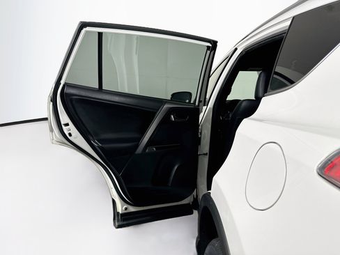 Used 2018 Toyota RAV4 SE w/ Power Extra Value Package FWD image 26