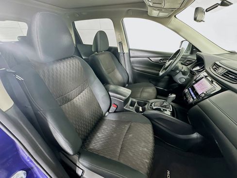 Used 2018 Nissan Rogue SV w/ Premium Package image 31