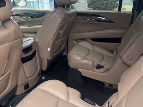 Used 2019 Cadillac Escalade ESV Platinum image 4