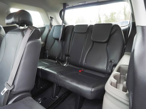 Used 2025 Kia Carnival image 41