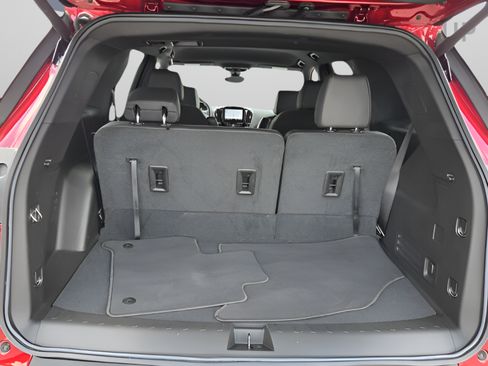 Used 2023 Chevrolet Traverse RS FWD image 13