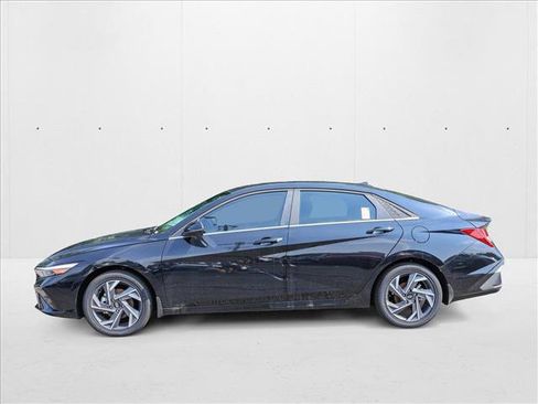 New 2025 Hyundai Elantra Limited image 8