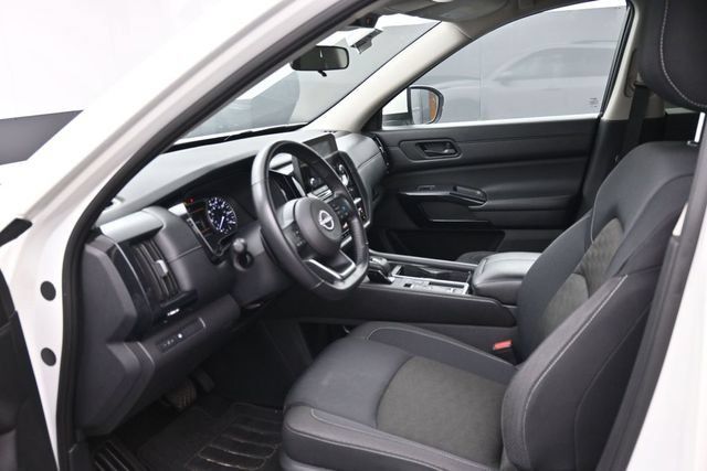 Used 2024 Nissan Pathfinder SV FWD image 17