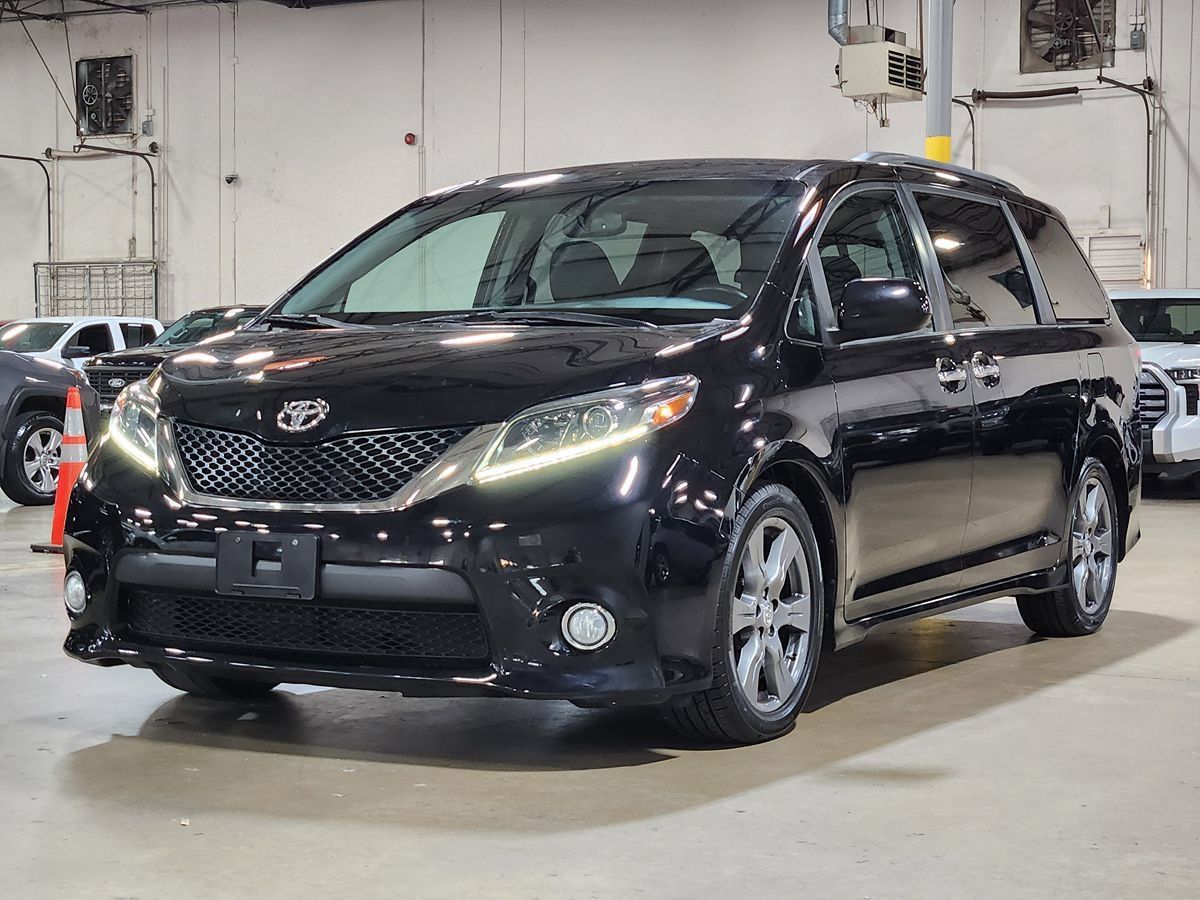 Used 2017 Toyota Sienna SE FWD image 4