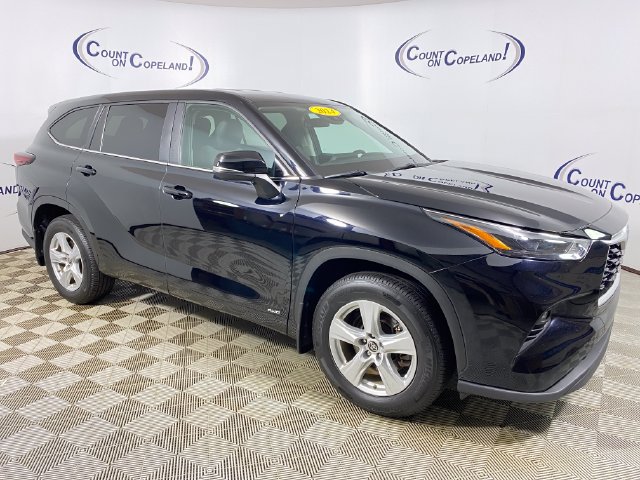 Used 2024 Toyota Highlander LE AWD/4WD image 1