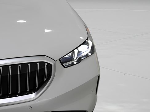 Certified 2025 BMW 530i xDrive w/ Premium Package image 10