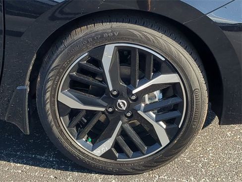 New 2025 Nissan Versa SR w/ Trunk Package image 10