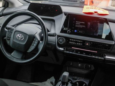 Used 2024 Toyota Prius LE image 12