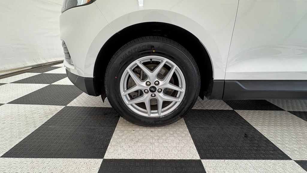 Used 2023 Ford Edge SEL w/ Convenience Package AWD/4WD image 11