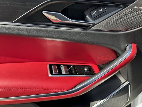 Certified 2023 Jaguar F-PACE R-Dynamic S image 15