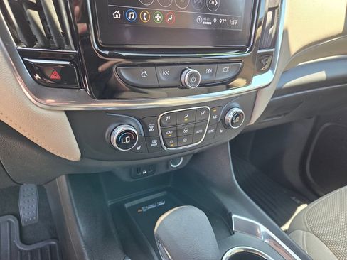 Used 2023 Chevrolet Traverse LT FWD image 27