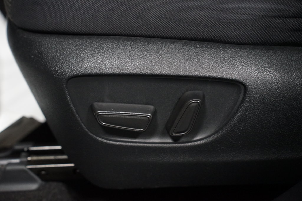 Used 2023 Toyota Highlander L FWD image 32