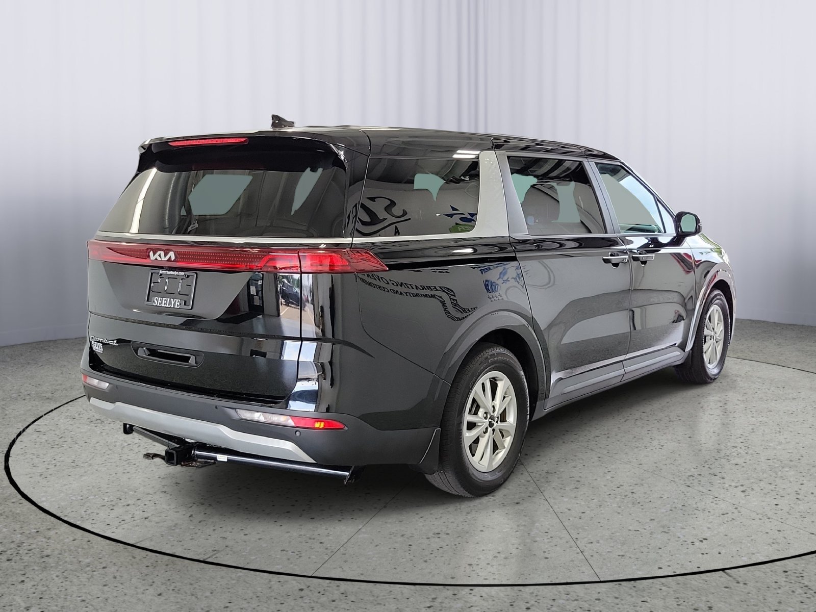 Used 2022 Kia Carnival LX w/ Paint Protection Package FWD image 2