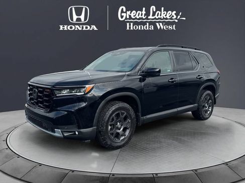 Used 2024 Honda Pilot TrailSport image 1