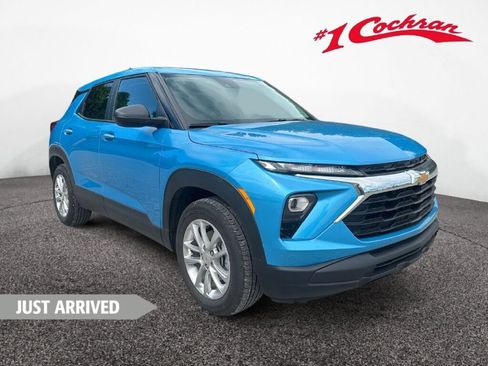 Certified 2025 Chevrolet TrailBlazer LS w/ LS Convenience Package FWD image 1
