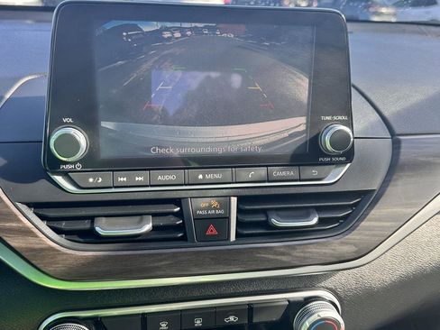 Used 2024 Nissan Altima 2.5 SV image 19