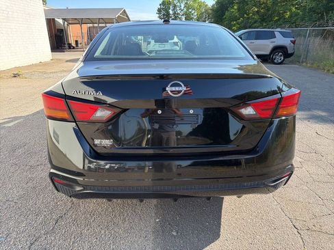 Used 2025 Nissan Altima 2.5 SV FWD image 3
