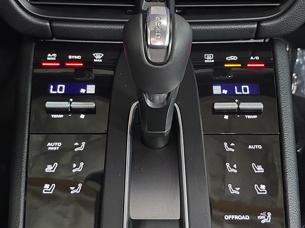 Certified 2026 Porsche Macan AWD/4WD image 19