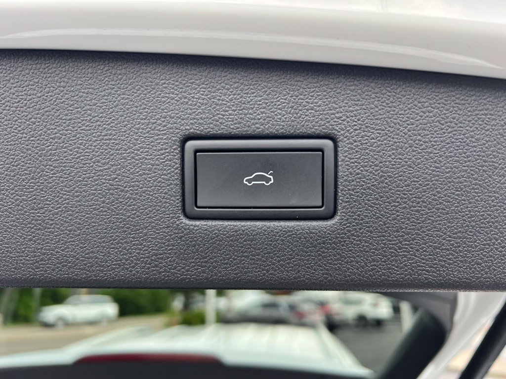 Used 2022 Volkswagen Tiguan SE AWD/4WD image 21