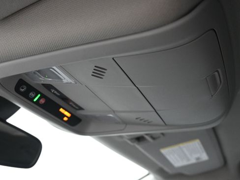 Used 2018 Chevrolet Equinox LT image 23