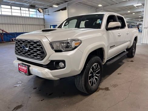 Used 2022 Toyota Tacoma TRD Sport w/ Black Out Package (TMS) image 7