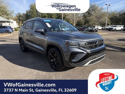 Certified 2023 Volkswagen Taos SE image 1