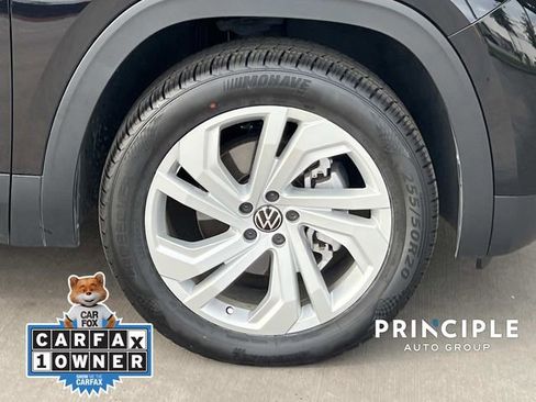 Used 2023 Volkswagen Atlas SE w/ Panoramic Sunroof Package image 4