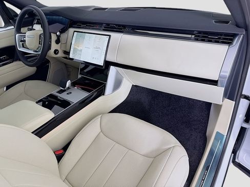New 2026 Land Rover Range Rover SE image 19