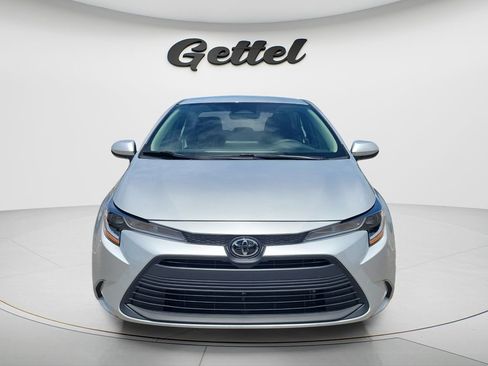 Used 2025 Toyota Corolla LE FWD image 2