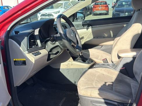 Used 2017 Hyundai Elantra SE image 4