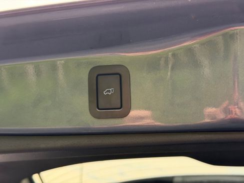 Used 2019 Toyota Highlander XLE AWD/4WD image 34