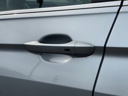 Used 2023 Volkswagen Tiguan SE w/ Panoramic Sunroof Package image 31