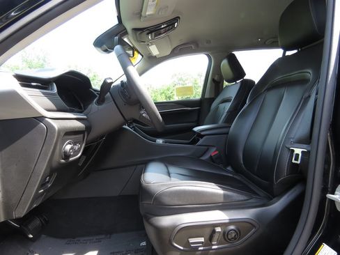Used 2023 Jeep Grand Cherokee Limited AWD/4WD image 10