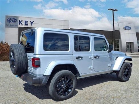 Used 2024 Jeep Wrangler Unlimited Sahara image 3