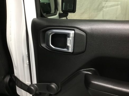 Used 2021 Jeep Gladiator Sport image 17