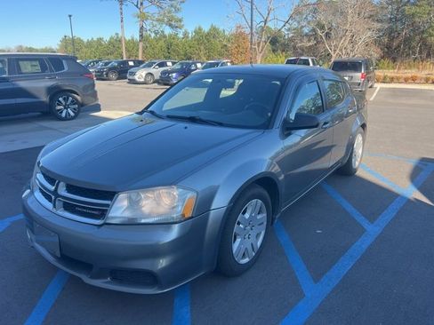 Used 2012 Dodge Avenger SE image 1