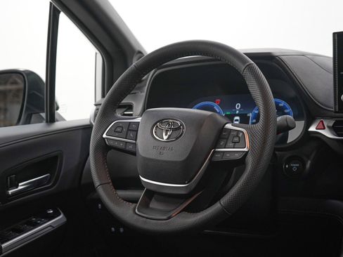 Certified 2026 Toyota Sienna XLE Woodland Edition AWD/4WD image 15