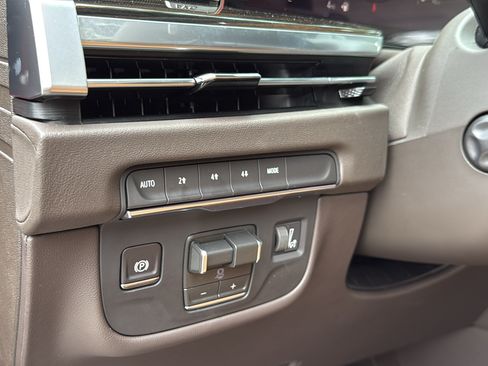 New 2026 Cadillac Escalade Luxury w/ LPO, Radiant Package AWD/4WD image 13