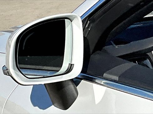 Used 2022 Volvo XC60 B5 Momentum w/ Advanced Package image 15