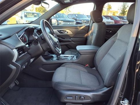 Used 2023 Chevrolet Traverse LT image 18