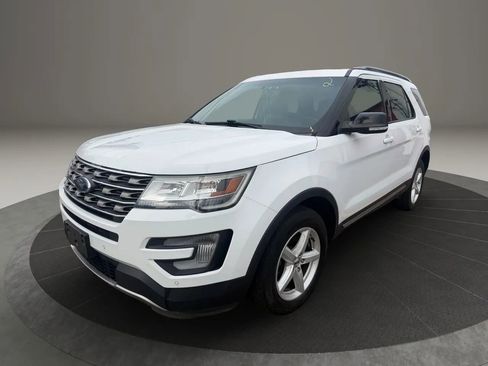 Used 2017 Ford Explorer XLT w/ Equipment Group 202A image 1