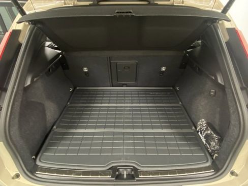 Certified 2025 Volvo XC40 B5 Ultra w/ Protection Package Premier image 8