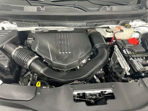 Used 2025 Chevrolet Traverse LT FWD image 35